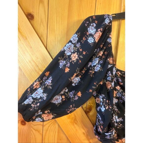 Live To Be Spoiled Peasant Crop Top Blouse Smocked Back Size Medium (5638) - Picture 2 of 5